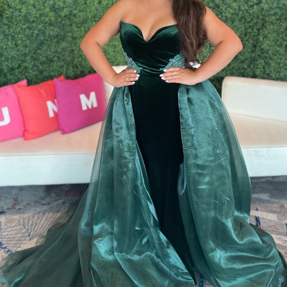 Jovani couture - Picture 2 of 2